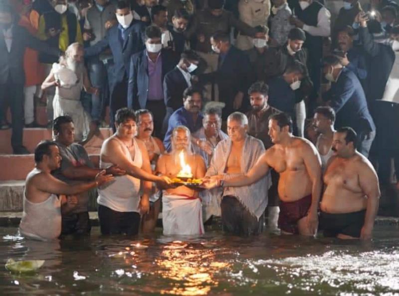 Karthik Punni, Kharun River, Hatkeshwar Mahadev Temple, Mahadev's Jalabhishek, Deepdan, Chief Minister Bhupesh Baghel, Parliamentary Secretary Vikas Upadhyay, State Cow Service Commission President Mahant Ramsunder Das, Chief Minister's Adviser Pradeep Sharma, Mayor Ejaz Dhebar, Chairman of Municipal Corporation Pramod  Dubey, khabargali