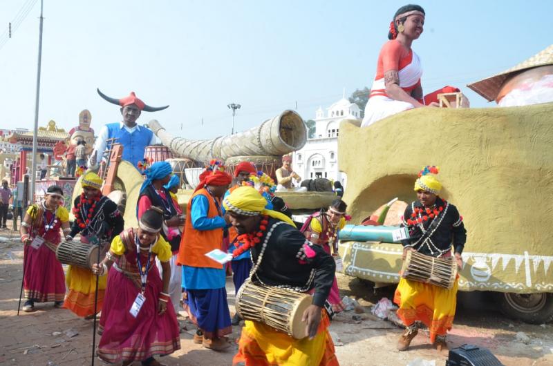 Republic Day, Rajpath, National Theater, Press Preview, New Delhi, Chhattisgarh, Mandari Dance, Folk Music Instrument Vaibhav, Dhankul Instrumental, Algoza, Khanjeri, Nagara, Tasak, Bamboo Baja, Naqdevan, Bana, Chikara, Tudburi, Danhk,  Mirdin, Mandia Dhol, Gujri, Sinhbaja or Lohati, Tamaria, Ghasia Dhol, Tambura, Khabargali