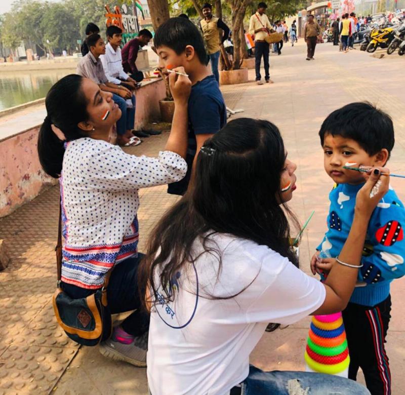 Neki Kar Foundation, Republic Day, tricolor tattoo in face, Telibandha pond, Marine Drive, Magnito the Mall, Raipur, Chhattisgarh, Khabargali