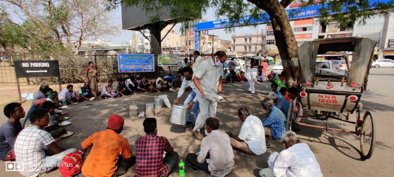 Social organization Awam A Hind Social Welfare Committee, helpless, helpless and helpless, laborers, beggars, Suchitan Abhiyan, Mohammad Sajjad Khan, Pandit Anil Shukla, Anil Kumar Sing, Zubair Khan, Yogeshwar Sinha, Anmol, Raipur, Chhattisgarh, Khabargali