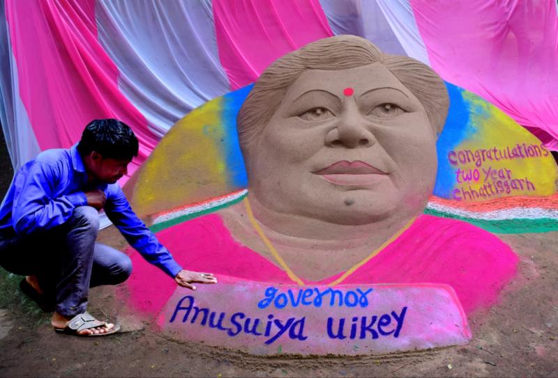 Governor Ms. Anusuiya Uikey, Artwork, Sand Artist Hemchand Sahu, Save Daughter and Mother Karma, Chhattisgarh, Heritage, Rajim Triveni Sangam, Lord Kuleshwar Temple, Khabargali