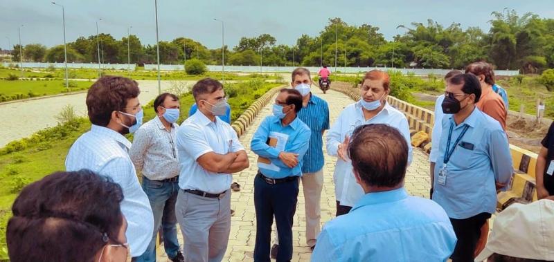Transport Minister Akbar, Under Construction Driving Training and Research Institute, Nava Raipur Village Leopard, Transport Commissioner Topeshwar Verma, Additional Transport Commissioner Dipanshu Kabra, Joint Transport Commissioner Devvrat Sirmaur and Assistant Transport Commissioner Shailabh Sahu, Khabargali