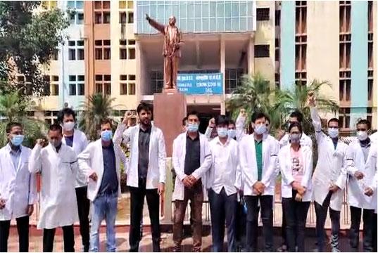 Rajdhani Raipur, Suyash Hospital, Director Dr. Manoj Lahoti, assault, Junior Doctor's Association, Abhishek Singh, State Women's Commission, Kiranmayi Nayak, Khabargali