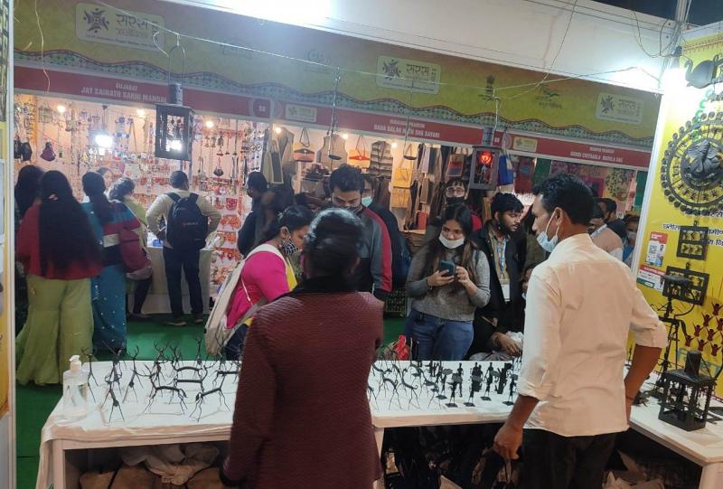 Saras Aajeevika Mela, Delhi, Rot iron crafts of Chhattisgarh, Craftsmanship of Kondagaon, Pragati Self-Help Group based in Vishrampuri, Livelihood Mission Manager Vinay Singh, District Panchayat CEO Premprakash Sharma, Chhattisgarh, Khabargali