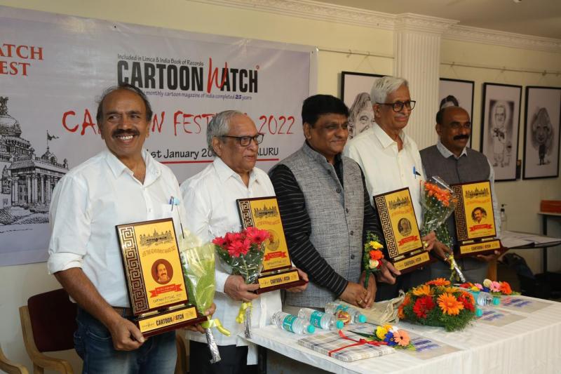 The prestigious event of the country's only cartoon magazine, Cartoon Festival, Bangalore, Indian Institute of Cartoonists, cartoonists VG Narendra, KR Swamy, BG Gujrappa and G.S.  Cartoon Watch's Jeevan Gaurav Award for Nagnath, Life Time Achievement Award, Editor Tryambak Sharma, Chhattisgarh, Khabargali