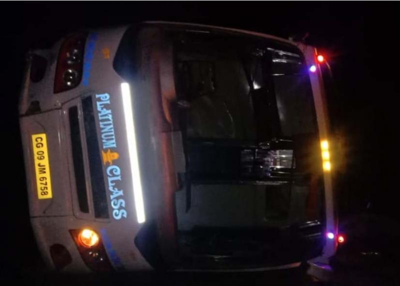Chhattisgarh, Lucknow, Bhoramdev Travels bus fell in Patkhai Ghat, 3 killed, 28 injured, accident, Khabargali