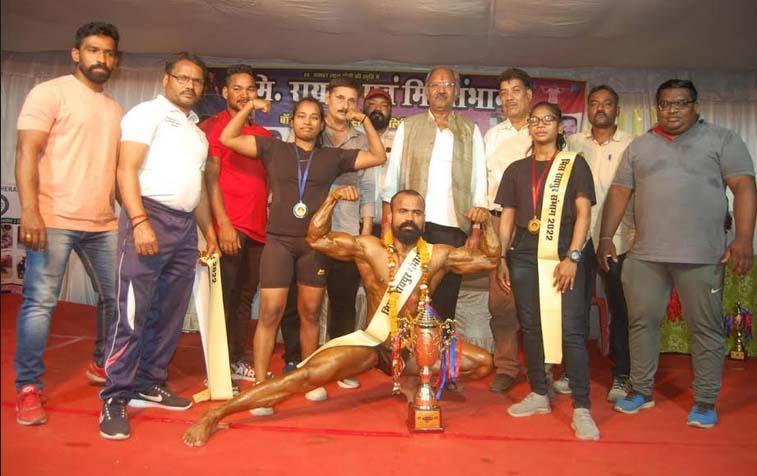Body Building Competition, Mr. Raipur Division Ravi Nayak, Miss Division Lata Jagat, Brijmohan Agarwal, Kameshwari Bagh, Miss Woman Physics, Best Poser Siddhant Bali Dubey, Chhaya MLA Kanhaiya Agarwal Judge Hemant Parmale Nirmal Bharti, Shashi Sahu, Jalandhar Nag, Lalit Sahu, Raipur District Body Building Association, Secretary Manik Tamrakar, President Hari Vallabh Agarwal, Chhattisgarh, Khabargali