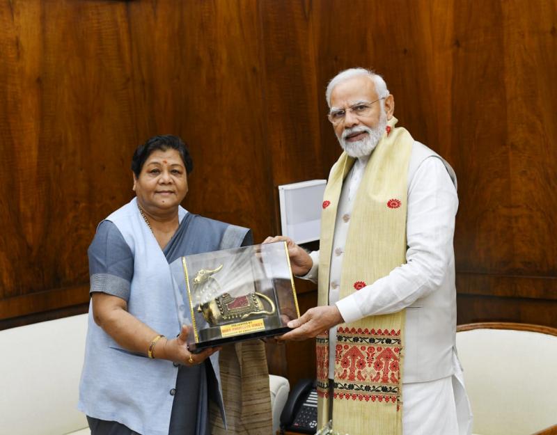 Governor Ms. Uike, Prime Minister Modi, Courtesy Visit, Fifth Schedule, PESA Law, Khabargali