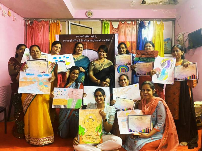 Painting competition for mummies, with a cloud of color, Raipur unit of Swayamsiddha A Mission with a Mission, Dr. Sonali Chakraborty, painter artist, Manju Mishra, Anita Lunia, Khabargali