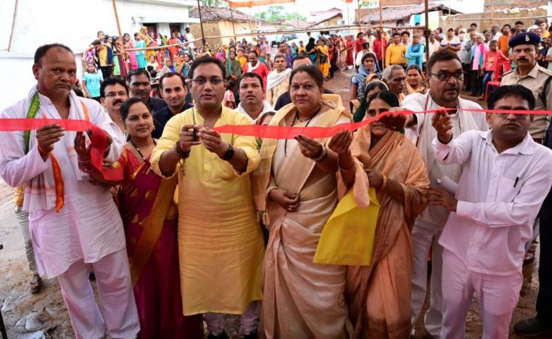 Public Health Engineering and Village Industries Minister Guru Rudra Kumar, Village Khapri, Pahra of Durg district, organized the inauguration and foundation stone laying program, Chhattisgarh, Khabargali