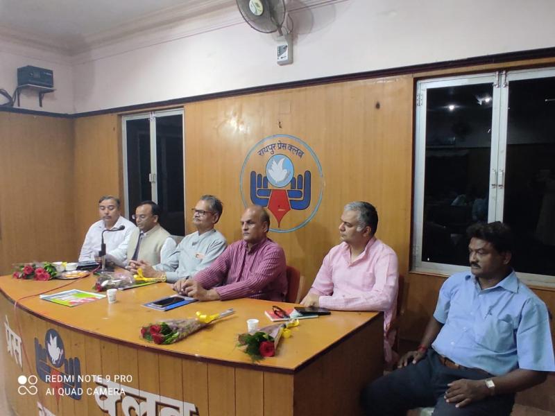 Pt Swarajya Prasad Trivedi death anniversary celebrations, Vice Chancellor of Mats University Prof KP Yadav, Girish Pankaj, Dr Sudhir Sharma, Kabir Mass Communication Development Center, Kushabhau Thackeray Journalism University, Kunal Shukla, Dr Sushil Trivedi, Chhattisgarh Mitra, historian Dr Ramendranath Mishra, Arvind Mishra, Dr. Manik Vishwakarma, Udyog Sahu, Shashwat Gopal, Shirish Trivedi, Press Club, Damu Ambedkar, Raipur, Chhattisgarh, Khabargali