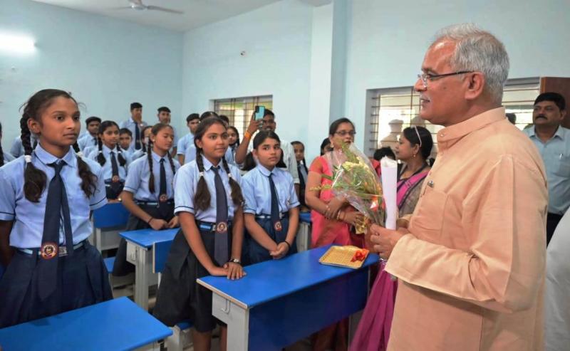 Protection of daughters, Beti-Hummer Man Abhiyan, Helpline Number, Special Women's Patrolling, Legal Rights, Good Touch, Bad Touch, Molestation, Sexual Harassment, Cyber ​​Crime, Prevention of Social Media Crime, Rights, Chief Minister Shri Bhupesh Baghel, Chhattisgarh, Khabargali