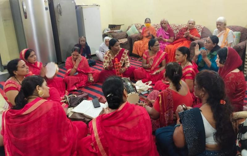 Satsang with parents, Pratyusha Foundation, Navratri, International Old Age Day, Preeti Das Mishra, Lions Old Age Home, Shyam Nagar, Raipur, Khabargali