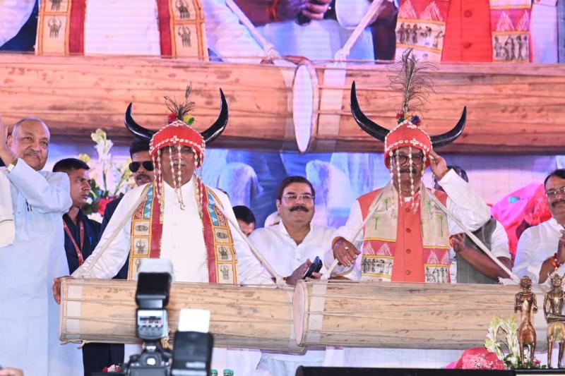 Chief Minister Bhupesh Baghel, Science College Ground, Tribal Nagada, Tribal Dance Festival, inauguration, Assembly Speaker Dr. Charandas Mahant, Home Minister Tamradhwaj Sahu, Agriculture Minister Ravindra Choubey, Transport Minister Mohammad Akbar, Culture Minister Amarjit Bhagat, Excise Minister Kawasi Lakhma, Women and Child Development Minister Smt. Anila Bhendia, Rajyotsava, Chhattisgarh, Khabargali