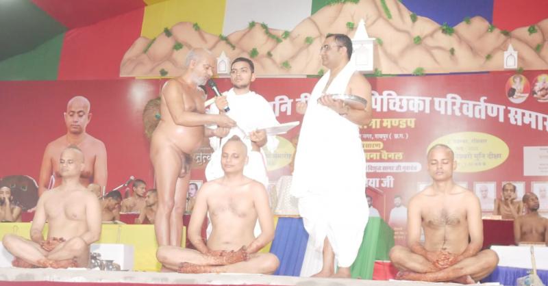 Diksha Mahotsav, initiation of Digambar Jain monks, Acharyashree Vishuddha Sagar Ji Maharaj, Shramana Muni Jayendra Sagar Maharaj, Nikhil Bhaiyaji Jitendra Sagar, Vishal Bhaiyaji Jayant Sagar, Pichhika, Kamandal, Jain scriptures, capital Raipur Fafadih, Digambar Jain Khandelwal Panchayat Bhawan located in Sanmati Nagar , chhattisgarh, khabargali