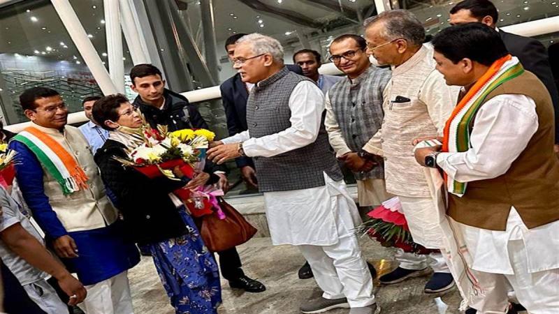 Chhattisgarh Congress, newly appointed in-charge Kumari Selja, Chief Minister Bhupesh Baghel, State Congress Committee President Mohan Markam, Minister Dr. Shiv Dahria, Mrs. Anila Bhediya, Mayor Aijaz Dhebar, Khabargali