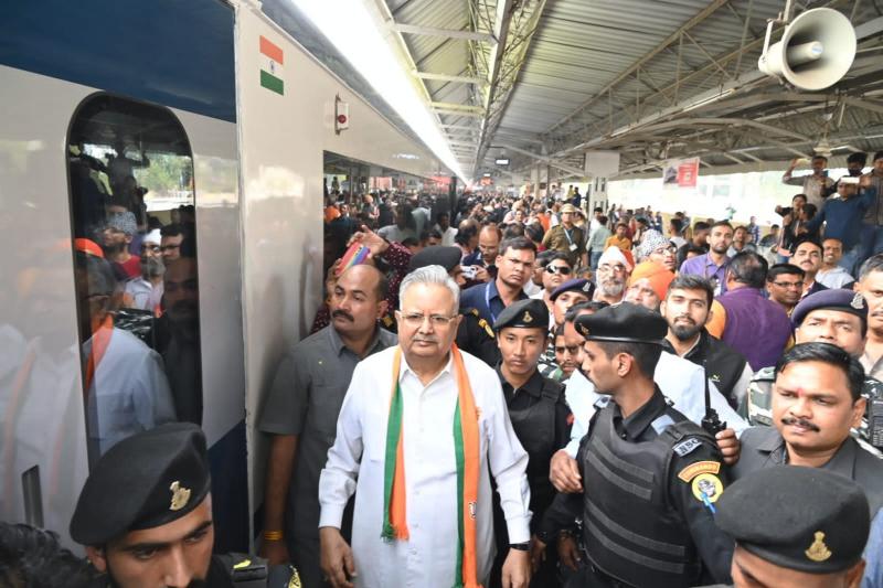 Vande Bharat Train, BJP, Senior Leader, Rajnandgaon, Prime Minister Shri Narendra Modi, Union Transport Minister Nitin Gadkari, Former Chief Minister Dr. Raman Singh, BJP State President Shri Arun Sahu, Rajnandgaon MP Santosh Pandey, Chhattisgarh, Khabargali