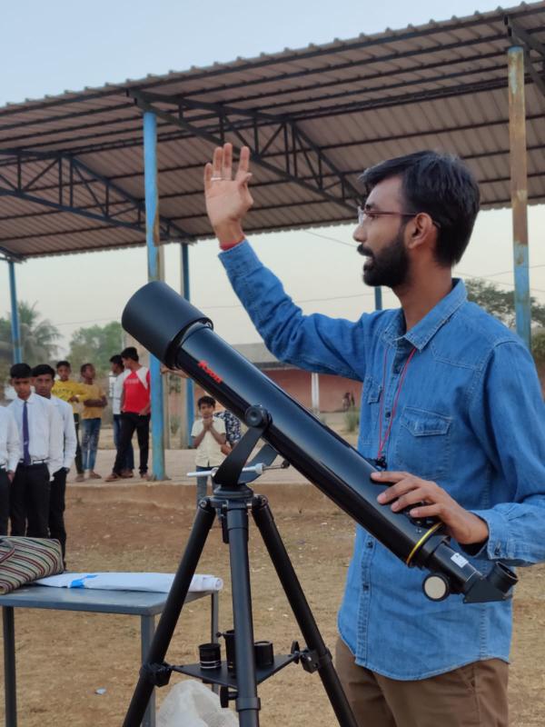 Divyansh Saxena, Shooting the Star, Government Higher Secondary School, Pacheda Vikaskhand Arang, Moon through telescope, Jupiter, Astronomy, Moon, Stars, Planets, Constellations, Raipur, Chhattisgarh, news, khabargali