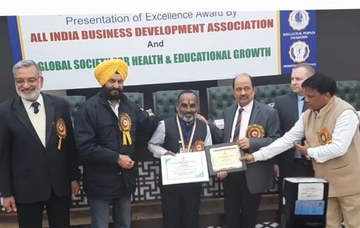 Veer Chhatrapati Shivaji English Medium School, Raipur, Director Mukesh Shah, National Education Award, Intellectual People's Foundation, Khabargali