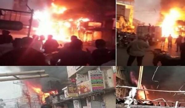 Fierce fire in Raipur market, three shops and godowns gutted   Goods worth lakhs including car-bike burnt to ashes, Chhattisgarh, wedding card shop, electronic goods shop, smoke rising, Maudhapara police station in-charge Nitesh Thakur, Phool Chowk, police and fire brigade, short circuit, chaos,khbargali