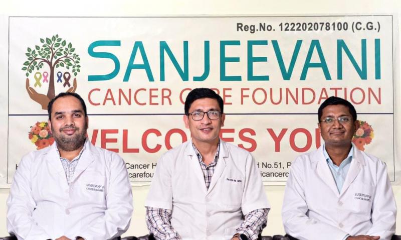 International Child Cancer Day, Hematologist, Hemato-Oncologist Dr. Vikas Goyal, Clinical Oncologist Dr. Aniket Thoke, Medical Oncologist Dr. Rakesh Mishra, Sanjivani Cancer Care Foundation, Raipur, Chhattisgarh,khabargali