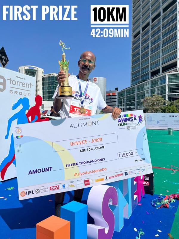 Ran 10 km in 42.7 minutes, Chhattisgarh, 62 years old, Bhupendra Kumar Hardel, Durg District New Adarsh ​​Nagar, won first prize, Mumbai Bandra, Khabargali