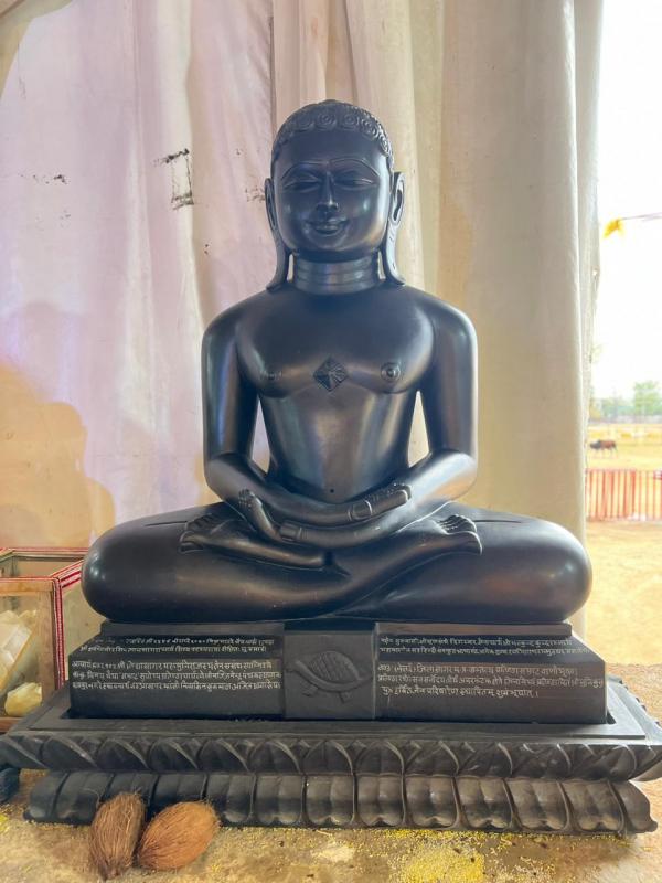 Digambar Jain Temple Amaltas Cancel Kachna, Shri 1008 Munisuvrat Nath ji, 51 inch statue of black stone sitting, Raipur, Khabargali