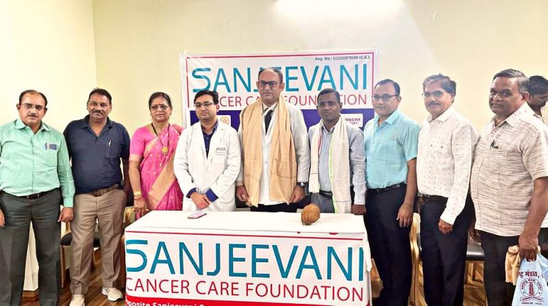 Director of Sanjivani Cancer Care Foundation and Cancer Surgeon Dr. Yusuf Memon, Rotary Club of Raipur North, Shyamsundar Khangan, Ashok Srivastava, Rotary Club of Raipur Millennium, Arvind Joshi, Rotarian Subodh Tole, Mrs. Vishakha Tope, Maharashtra Circle, Ajay Kale Alert  Ravindra Thengdi, and YMS Youth Foundation, Ashok Srivastava, Mahendra Singh Hora, Suresh Chhabra, Amit Jain, Cancer Surgeon Dr. Arpan Chaturmohata, Blood Diseases and Blood Cancer Specialist Dr. Vikas Goyal, Cancer Surgeon Dr. Diwakar 