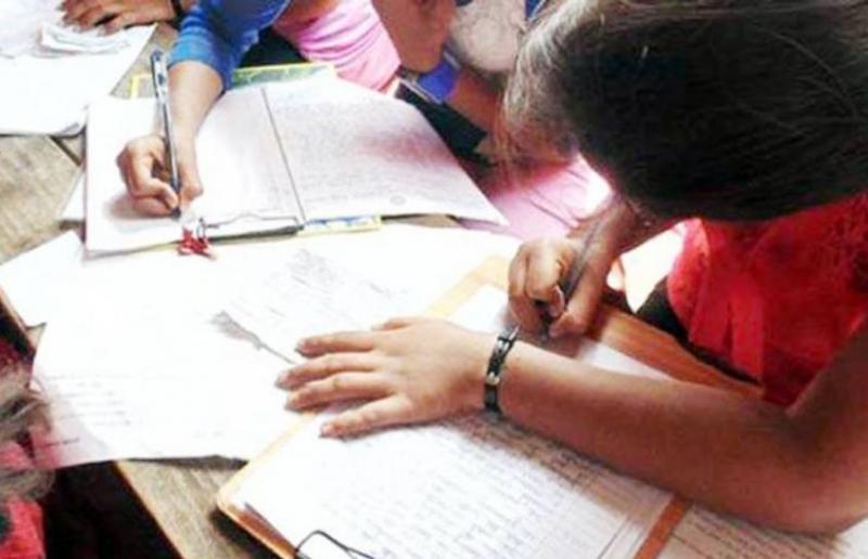 Class 10th maths exam, case of mass cheating, teachers quit teaching and become contractors of cheating, stigma of society, instead of stopping increment, they should be sacked, sent to jail, Ramanujnagar Parshurampur of Surajpur, Chhattisgarh,khabargali