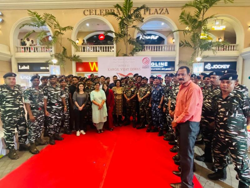 Innovative organization of Kargil Vijay Diwas celebration held at Ambuja Mall, Army soldiers of CRPF Battalion 211 and 65 participated, Chief Manager Pankaj Malik, Raipur, Chhattisgarh, Khabargali