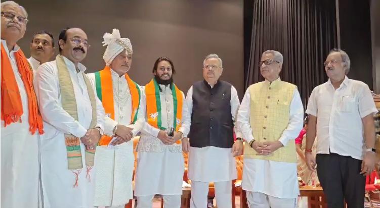 Dharma Guru Baldas Saheb of Satnami Samaj joined BJP, Guru Khushwant Saheb, Guru Asambh Das Saheb, Guru Dwarka Das Saheb, Guru Saurabh Das Saheb, Smt. Lamiksha Guru Dahria, NAPA President, Devraj Jangde, District Member, Smt.  Member, Vinod Sahu, Chhattisgarh, Khabargali