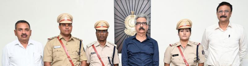 Sub-Inspector Divya Sharma, Inspector Dinesh Yadav, Rajendra Kumar Jaiswal, Additional Superintendent of Police, Union Home Minister's Medal for excellent investigation to three police officers, Ashok Juneja, Director General of Police Chhattisgarh, Khabargali