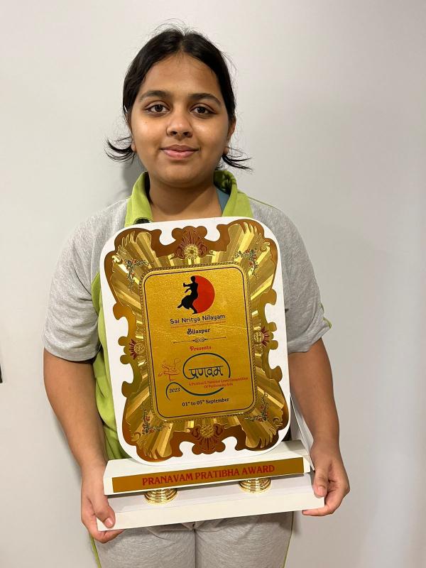 Aniya Singhania, singer, semi-classical solo recital, Pranavam Mahotsav organized by Shri Nritya Nilayam, Krishna Lalit Kala Mahotsavalaya, Kaushal Mahotsav, Chhattisgarh Mahtari Tor Katka Karvan Bakhan, Cosmo Mega Youth Festival, NH Goyal World School, renowned dermatologist Dr. Bharat Singhania  , Dr. Sarika Singhania, Raipur, Chhattisgarh, Khabargali