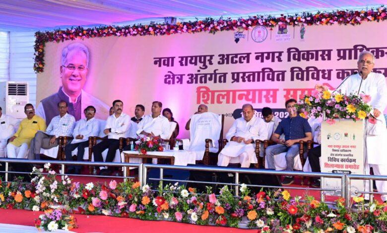 Businessmen will get plots in the commercial hub of Nava Raipur for Rs 540 per square feet, Chief Minister Bhupesh Baghel (2173), Foundation stone of commercial hub, Aerocity, Martyr Memorial laid in Nava Raipur, Chhattisgarh, Khabargali