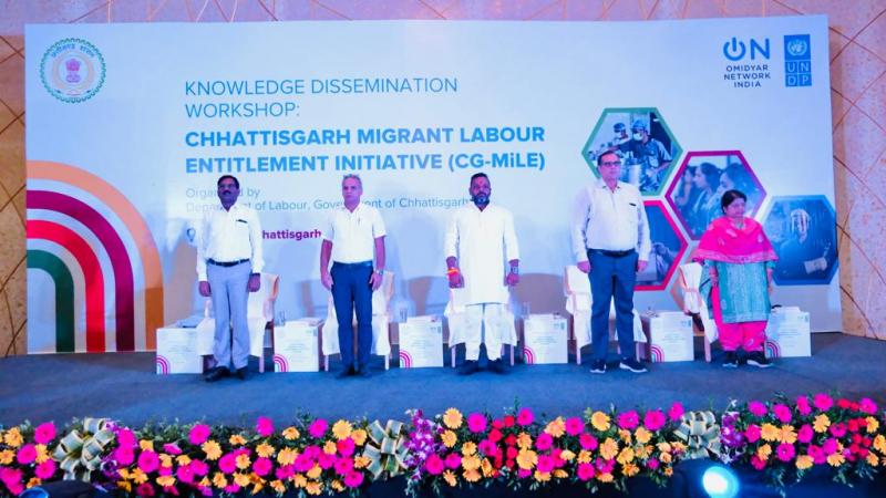 New portal of Labor Department launched, workers' cases will be resolved quickly, President of Chhattisgarh Building and Other Construction Workers Welfare Board, Sushil Sunny Aggarwal, Labor Commissioner Bhim Singh, Amit Kumar, Head of United Nations Development Program Delhi, Mrs. Savita Mishra,  Additional Labor Commissioner and Secretary B, O, C, Jangde Additional Commissioner Labour, Raipur, Khabargali