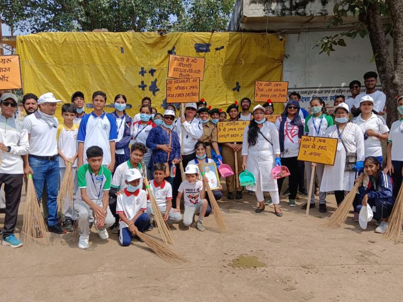 Swachhta Hi Seva Campaign, 200 employees and students of Krishna Public School Raipur participated, Executive Director Mr. Ashutosh Tripathi, Principal Mrs. Priyanka Tripathi, Chhattisgarh, Khabargali.