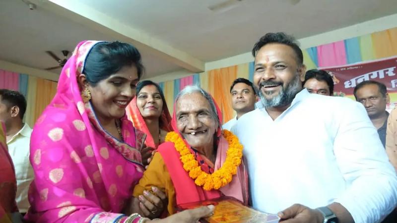 Sushil Sunny Aggarwal honored the elders, felicitation ceremony of Dhangar Dhengar community on the occasion of International Day of Older Persons, Sanjay Nagar of Raipur South Assembly Constituency, Mata Ahilya Bai Holkar, Chhattisgarh, Khabargali