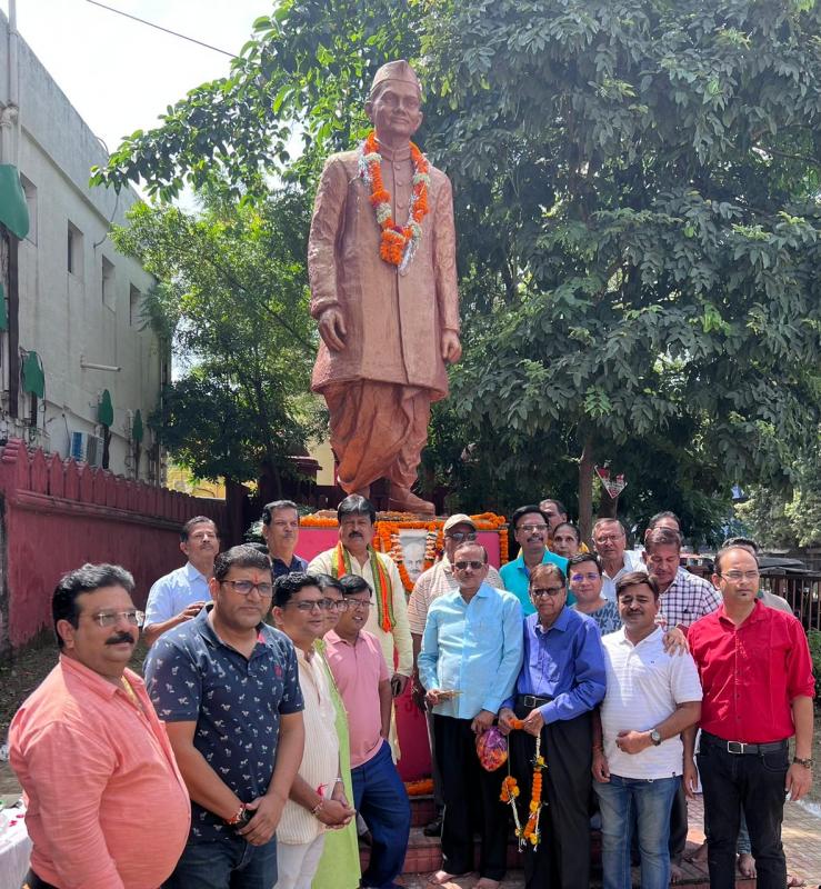 Birth anniversary of Bharat Ratna Lal Bahadur Shastri, the former famous Prime Minister of Adarsh ​​Bharat, All India Kayastha Mahasabha Chhattisgarh, pramod khare,  Sanjay Srivastava, General Secretary of the Mahasabha Pradeep Verma, Nirmal Nigam, Anurag Nigam, Dilip Verma, Ashok Srivastava, Amit Verma of the youth wing, Abhishek Saxena.  , Deepak Srivastava , Atul Srivastava, Raipur, Khabargali