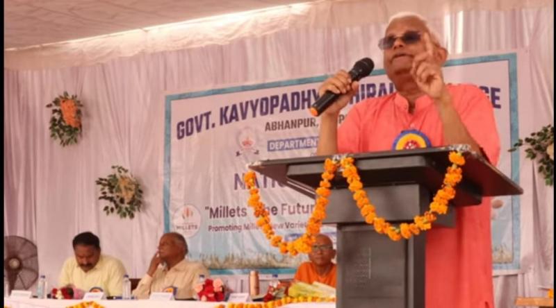 Government Kavyopadhyay Hiralal Mahavidyalaya, Abhanpur, two-day national seminar on Millet Super Food of India concluded, Padmashree awarded Krishi Ratna Millet Man of India Dr. Khadar Wali, Dr. P.R. Sahu, Dr. S.  S.  Khanuja, Dr. GA Ghanshyam, Dr. Gajendra Chandrakar Senior Scientist Professor, Indira Gandhi Agricultural University and Dr. B.S. Chhabra, Dr. Tapesh Gupta, Dr. Madhulika Aggarwal and Mr. Anil Tiwari, Dr. Kirti Srivas, Dr. Swati Sahu, Chhattisgarh, Khabargali.