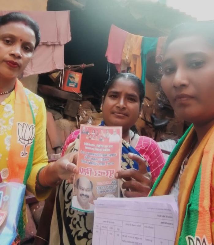 Purandar Mishra, BJP candidate from Raipur North Assembly constituency, handled the front at booth level, door to door survey of voters, Assembly Elections, Chhattisgarh, Khabargali