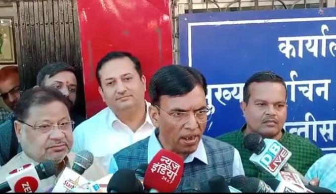 Union Health Minister and Chhattisgarh Assembly Elections co-in-charge Mansukh Bhai Mandaviya, BJP delegation went to the Election Commission and complained, the administration is becoming a hindrance in BJP's campaign under the pressure of Congress, Chhattisgarh Assembly Elections, Khabargali