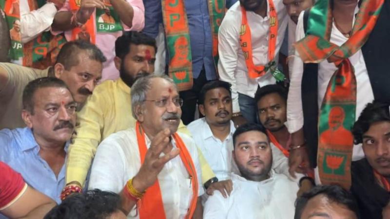 Brijmohan Aggarwal attacked during campaigning in Baijnathpara, Kotwali police station circle, Abdul Rauf Ward, South Assembly, Elections, Raipur, Chhattisgarh, Khabargali