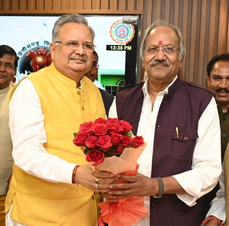 Senior BJP MLA Brijmohan Aggarwal, Assembly Complex, Dr. Raman Singh, Chhattisgarh, Khabargali