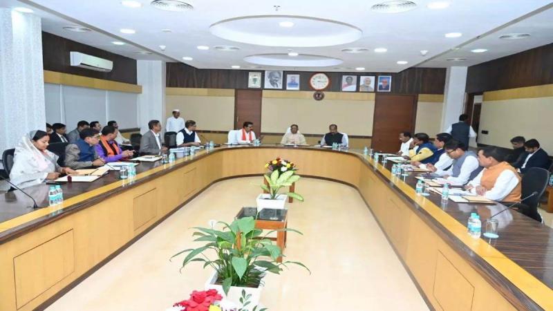 Big decision in the Sai Cabinet meeting, relaxation in age limit in government recruitment increased by five years, Chief Minister Vishnudev Sai Government's fifth meeting of the Council of Ministers at Mantralaya Mahanadi Bhawan, Recruitment in District Police Reservation Cadre of Chhattisgarh Police, Khabargali