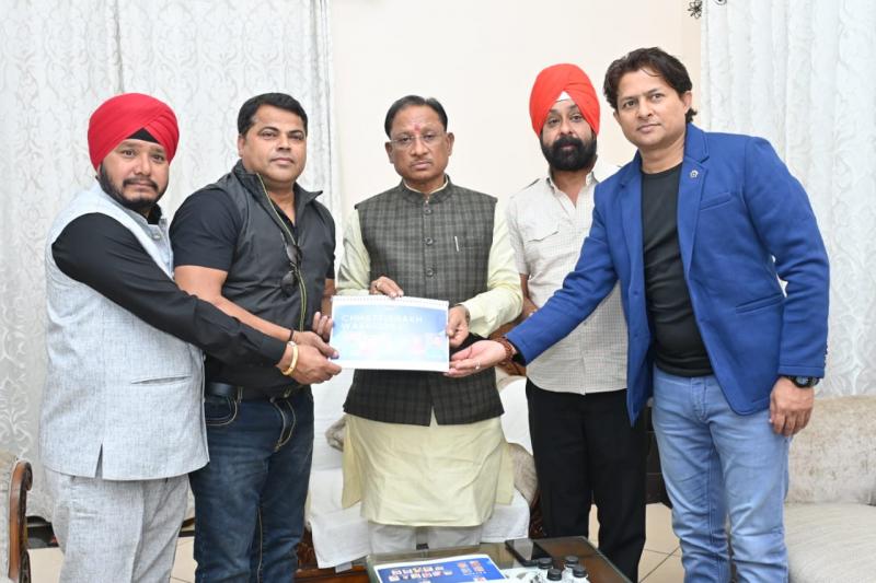 For the first time, Chhattisgarh's team will also participate in the Indian Veteran Premier League. The delegation of Chhattisgarh Veteran Cricket Association had a courtesy meeting with Chief Minister Vishnudev Sai, Tarunesh Parihar, Rajiv Soni, Inderjit Singh Khalsa, Sonu Saluja, Rajesh Raipur, Khabargali.