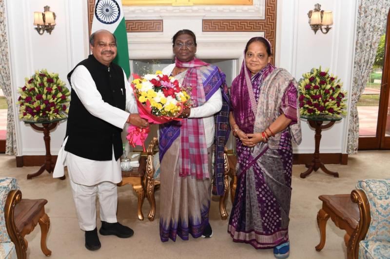 Rashtrapati Bhavan, President Draupadi Murmu, MLA Purandar Mishra paid a courtesy visit to Sapatnik, Smt. Saraswati Mishra, North Assembly, Chhattisgarh, Khabargali