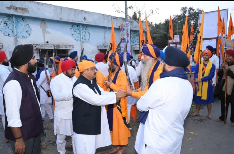 MLA Mishra welcomed Panch Pyaro on Canal Road, MLA Purandar Mishra joined the procession on Guru Gobind Singh Jayanti, Raipur, Chhattisgarh, Khabargali