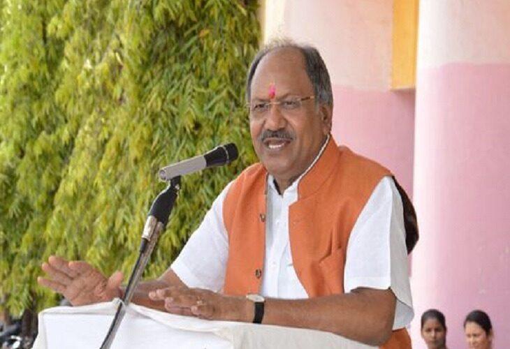 School Education, Higher Education, Tourism, Culture and Endowments Minister Brijmohan Aggarwal made a big announcement, the first period in schools will be Yoga, Pranayam and moral education, now books will not be changed for 3 years, Chhattisgarh, Khabargali.