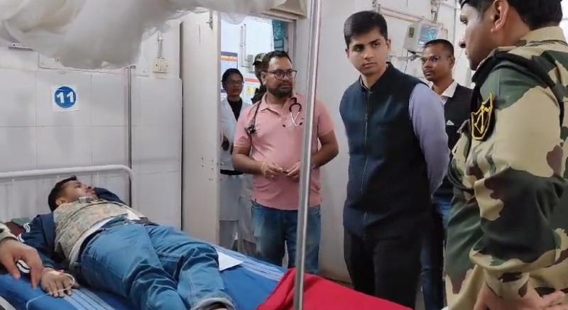 A vehicle full of soldiers went out of control and overturned, 15 soldiers injured, Narayanpur district of Chhattisgarh, Superintendent of Police Pushkar Sharma, Khabargali.