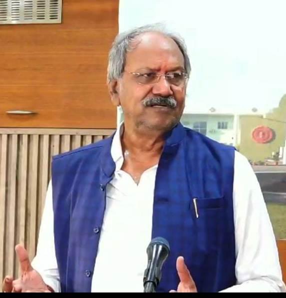 Questions raised on the publication of three books in a year by Kabir Research Chair, BJP MLA Ajay Chandrakar raised the issue of research chairs of universities of the state in the Assembly. Minister Brijmohan Aggarwal, Khabargali